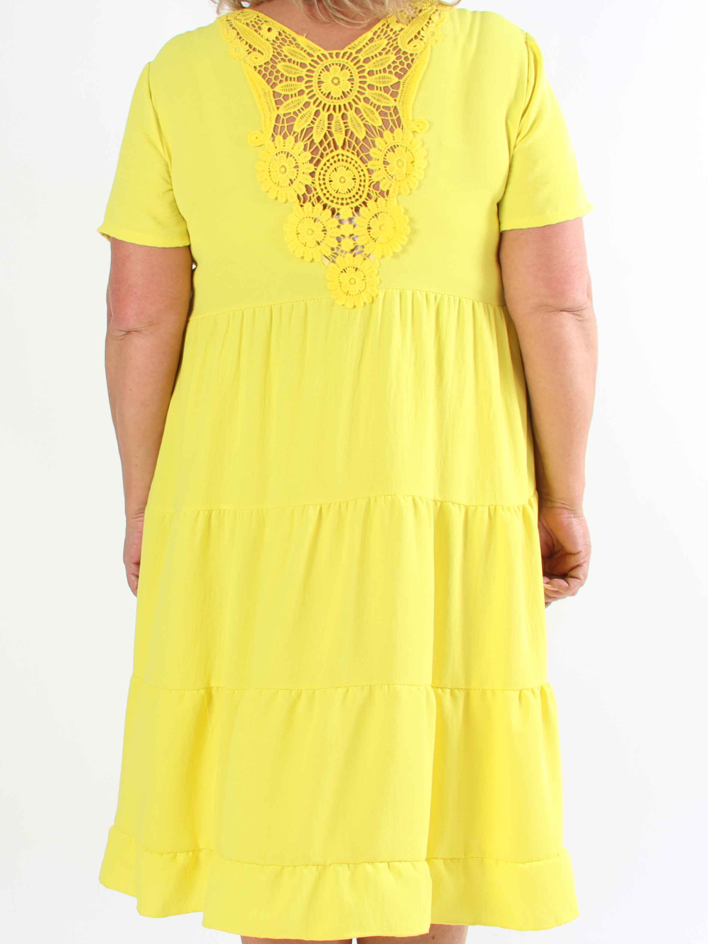 Shayna - Plus size kjole i viskose med broderet detaljer på ryggen